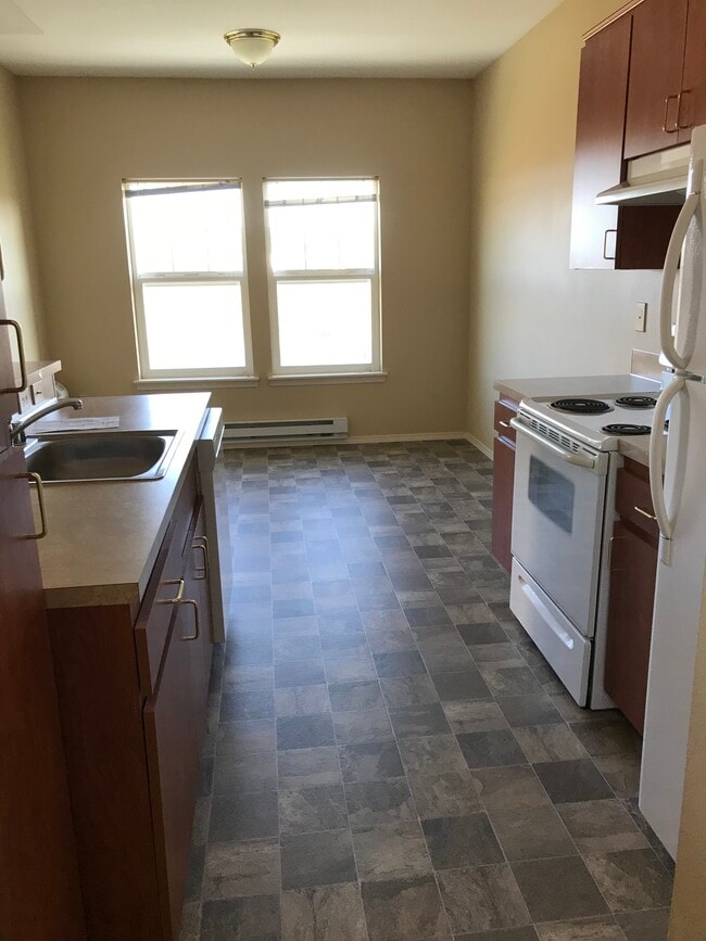 Building Photo - Lakeside Apartments