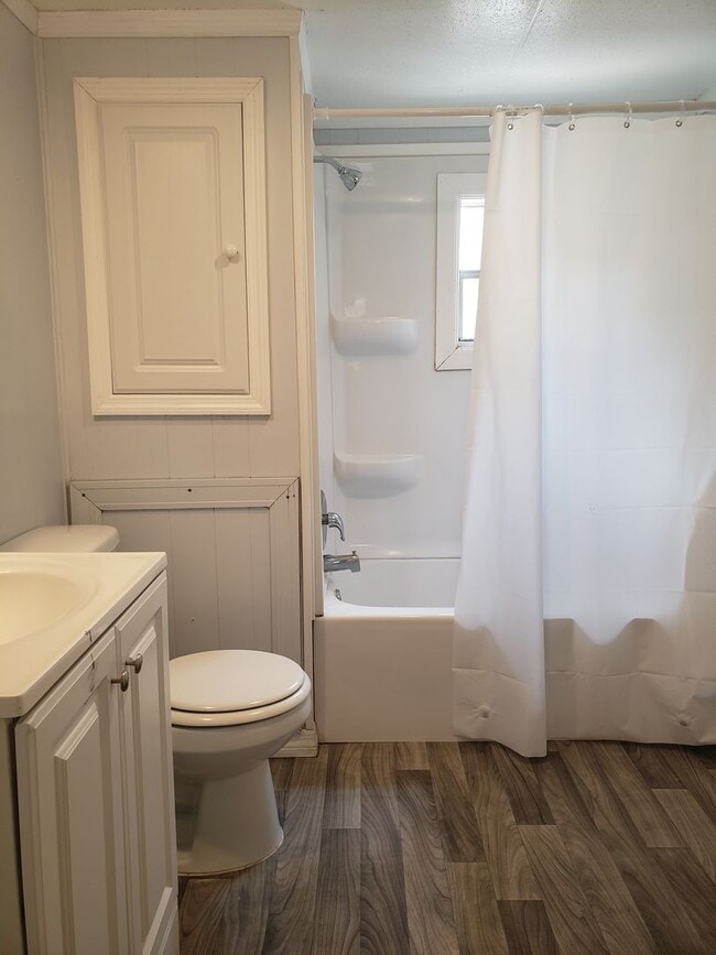Building Photo - Two-Bedroom Mobile Home for Rent
