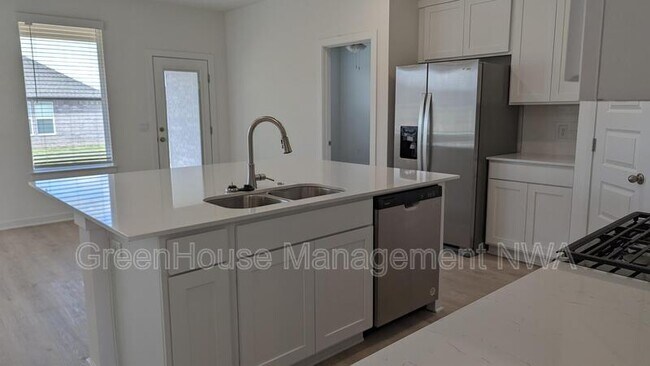 Building Photo - 3922 Aryana Ave