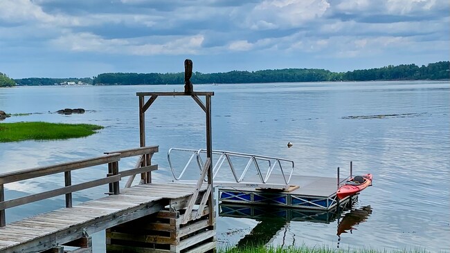 Muelle compartido con los propietarios. - 297 Durham Point Rd