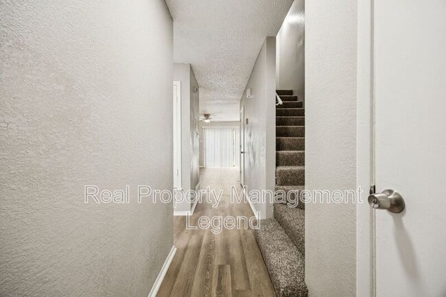 Photo - 8109 Silver Crk Rd House