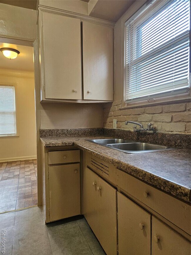 Foto del edificio - 11764 Beaconsfield St