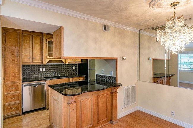 Foto del edificio - 6164 Hidden Oaks St