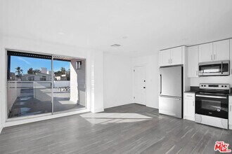 Building Photo - 1610 S Beverly Glen Blvd