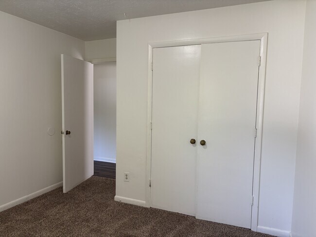 Foto del edificio - 1123 Southwood Dr