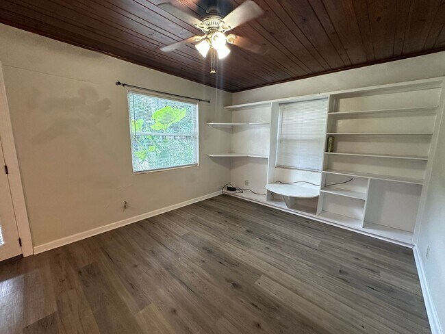 Foto del edificio - NICE TMH Area 1/1 w/ Hard Floors, Washer/D...