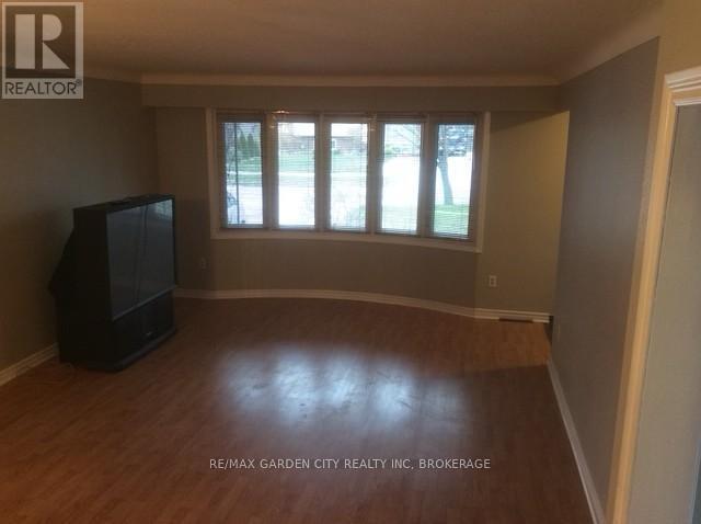 Building Photo - 43 Dunvegan Rd