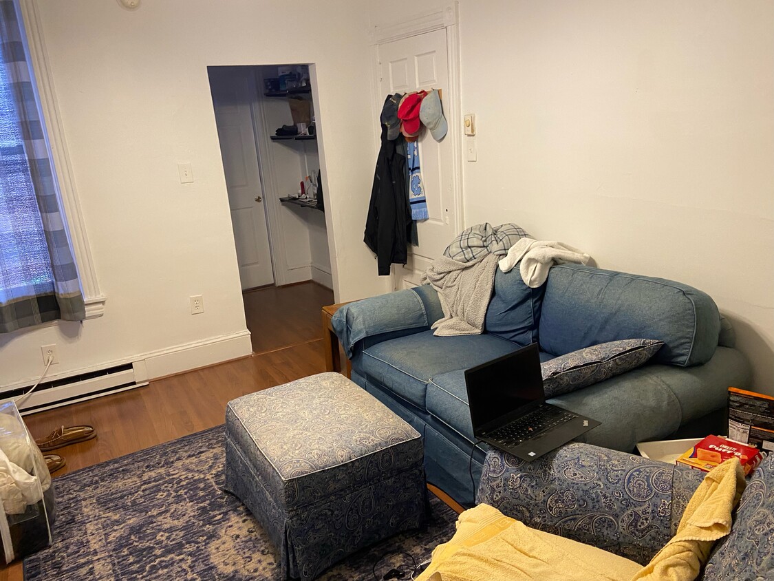 living room - 4439 Spruce St