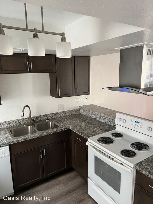 Foto del edificio - 3 br, 2.5 bath House - 204 N. Bruce St. #C