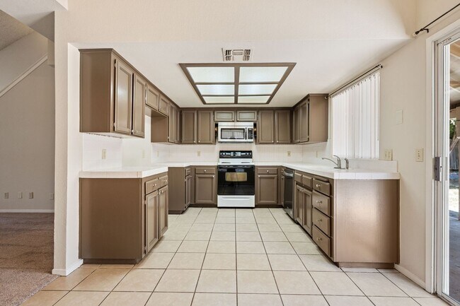 Foto del edificio - Charming home located in Clovis Unified School District!