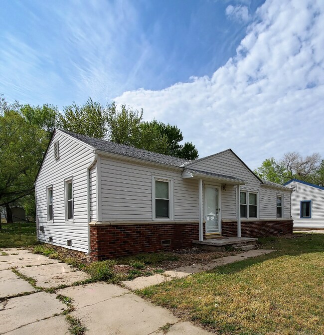 Building Photo - 901 N Georgie Ave