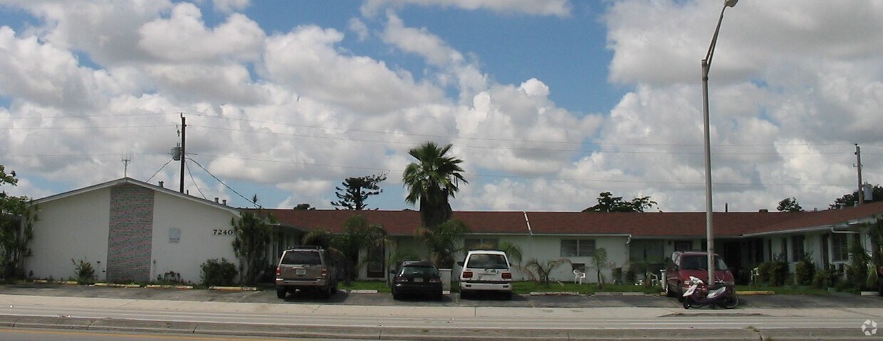 Building Photo - 7240-7300 Pembroke Rd