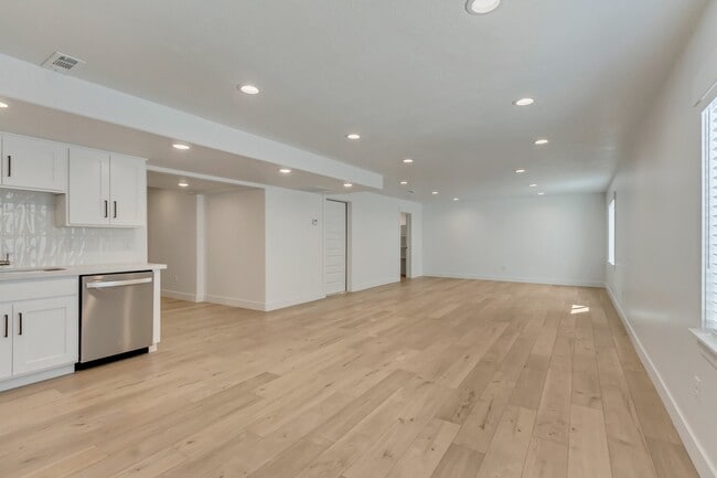 Building Photo - 1241 S Box Elder Dr