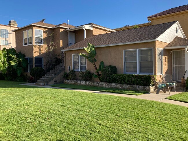 Building - 7032 Flight Ave