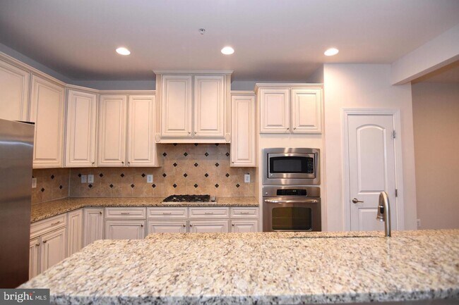 Building Photo - 513 Deep Creek View