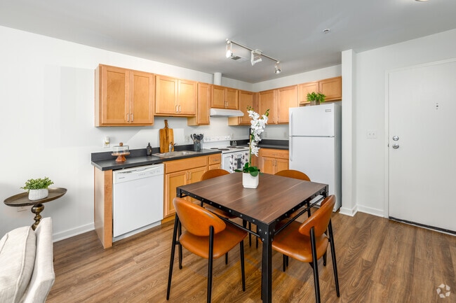 1BR, 1BA - 480SF - Kitchen - Metro Village Apartments