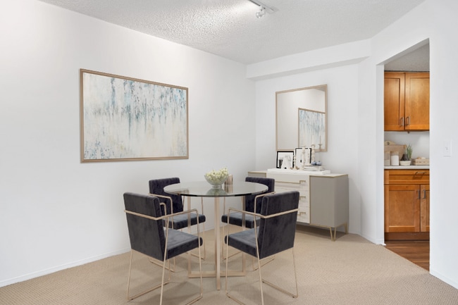 Photo - 772 N Dearborn St Apartment