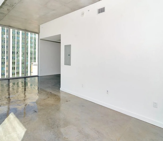 Foto del edificio - 151 SE 1st St