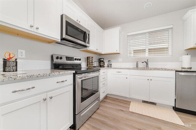 Foto del edificio - $500 OFF OCTOBER RENT!