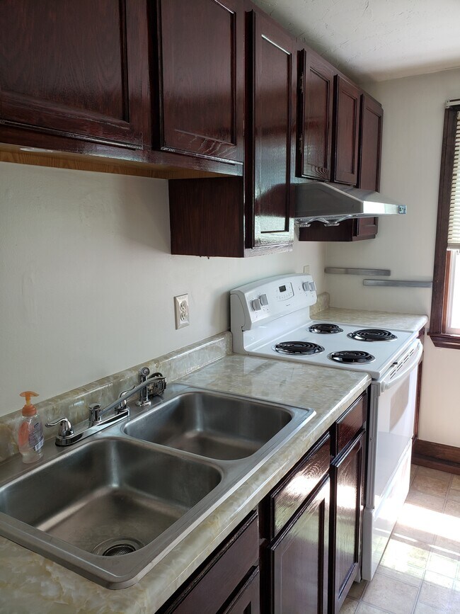 Kitchen - 97 Glendale Rd