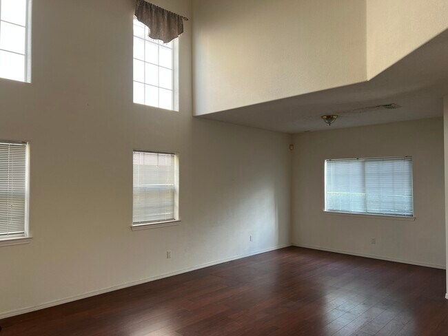 Foto del edificio - 7316 Peregrine Rd NE
