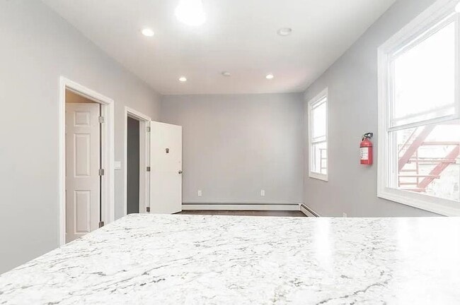 Building Photo - 705 8th St