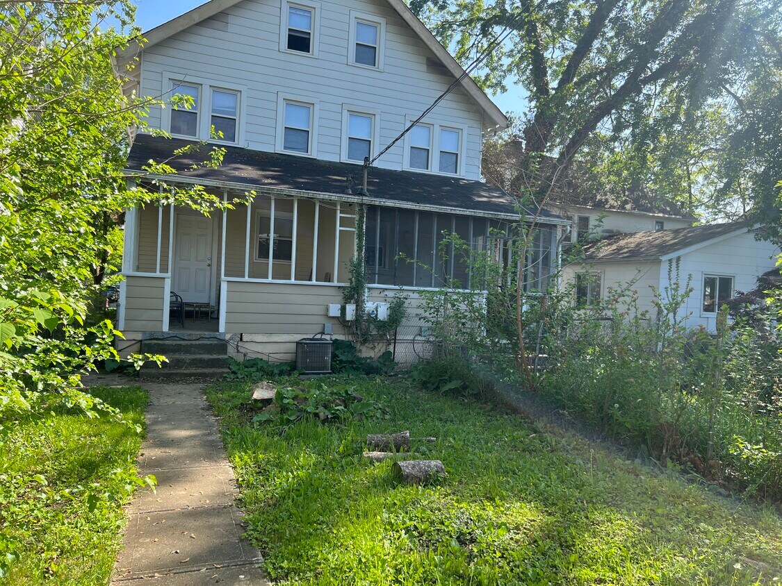 Volver - 360 E Tompkins St