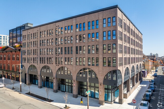 Iron Rose - Iron Rose Apartments