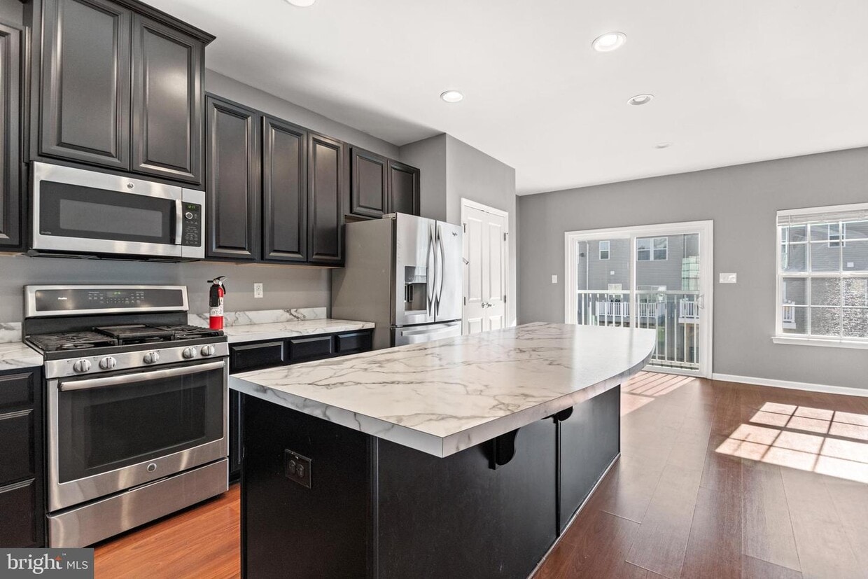 61 Benford Ln, Edgewater Park, NJ 08010 Townhome Rentals in Edgewater