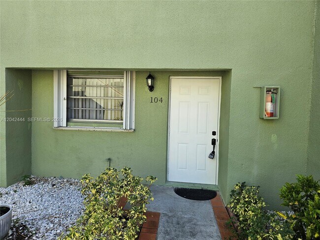 Foto del edificio - 11071 NW 7th St