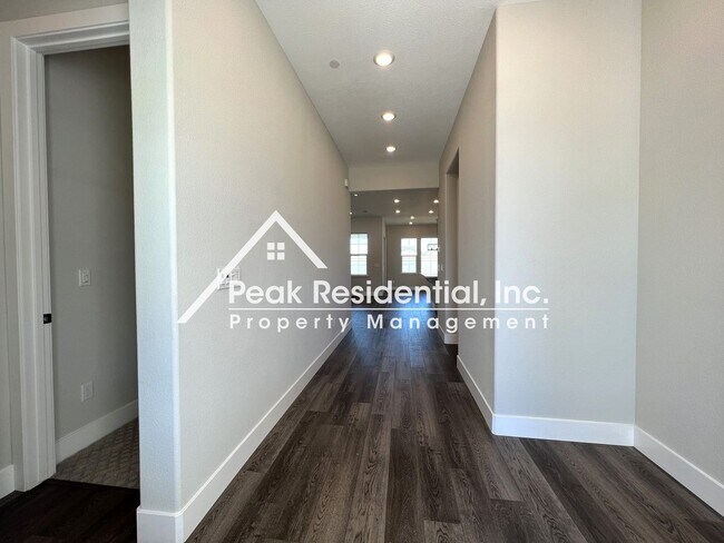 Building Photo - 3 br, 2 bath House - 6097 Riding Path Dr