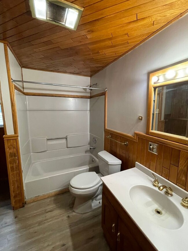 Building Photo - 118 S 8th St