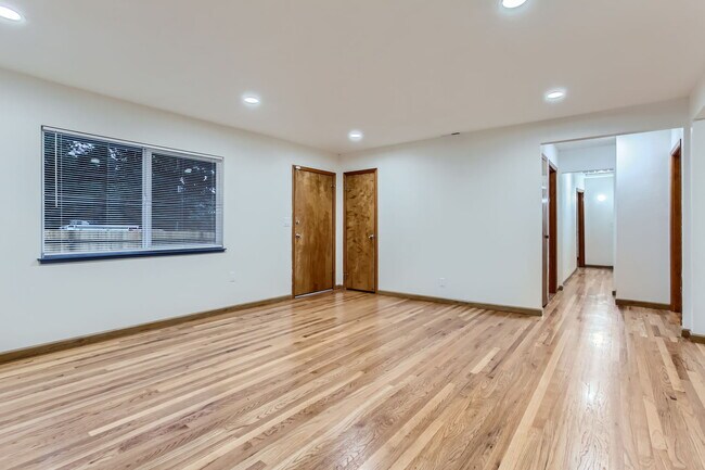 Living Room - 105 NE 151st Ave