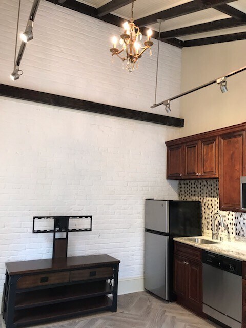 Building Photo - 724stphilip