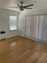 Interior Photo - 5139 Melrose Avenue