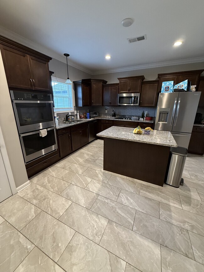 Foto del edificio - 206 Elwell Rd