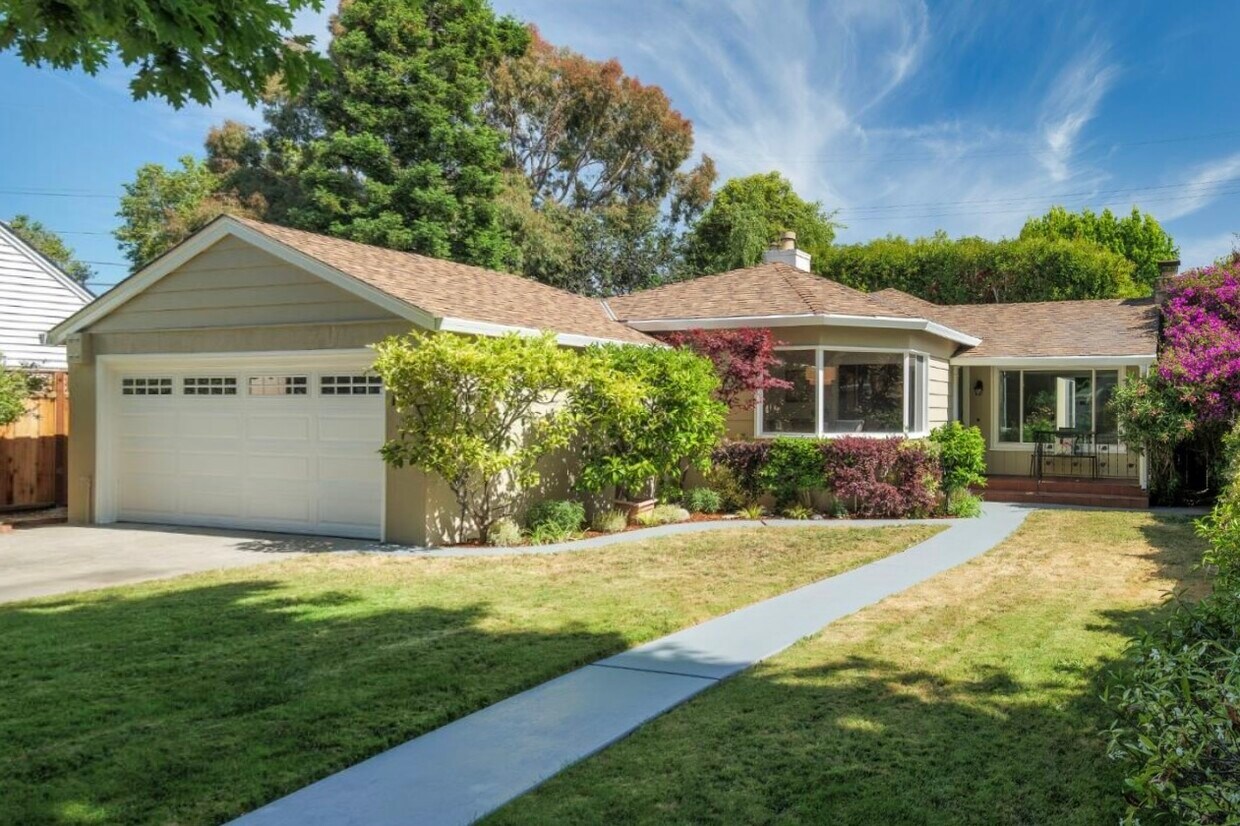 Foto principal - 340 Dwight Rd