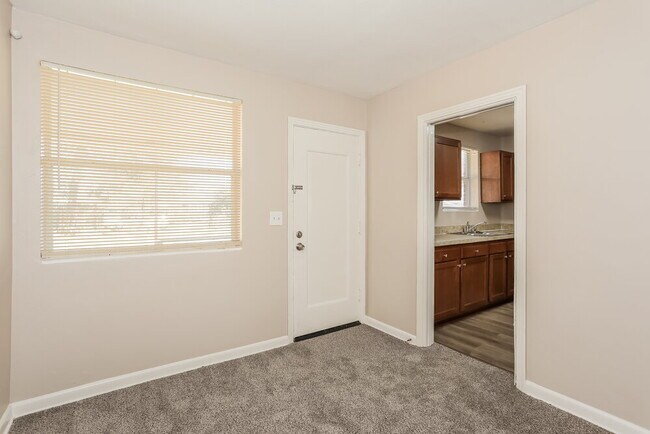 Building Photo - 1339 Labelle St