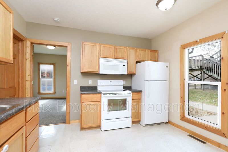 1620 E Grand Ave Unit C, Des Moines, IA 50316 Condo for Rent in Des