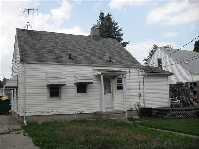 Building Photo - 15354 Evergreen Ave