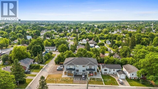 Building Photo - 201 Teskey St