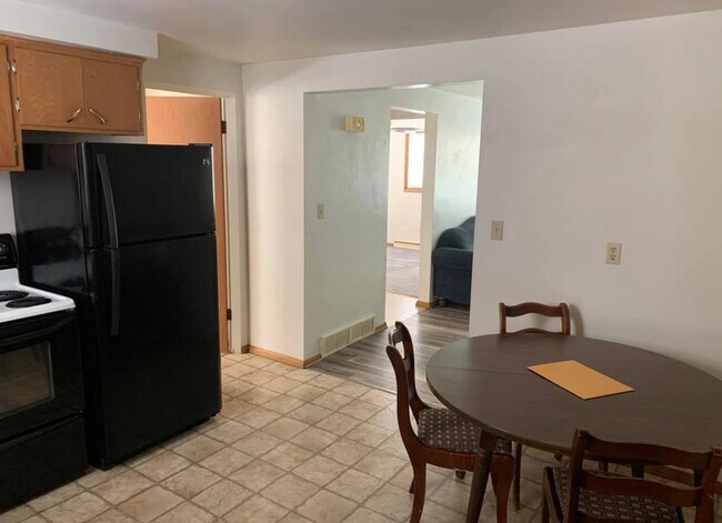 Kitchen - 122 Daniel Ct