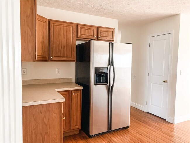 Building Photo - 545 Genrose Dr