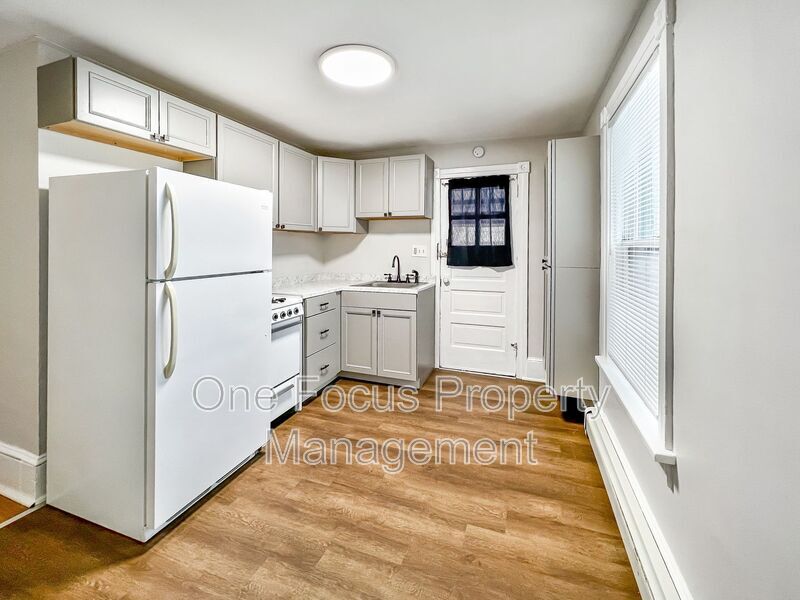 Foto principal - 638 1/2 Sixth Ave