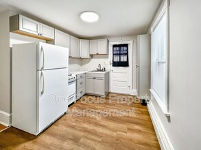 Building Photo - 638 1/2 6th Ave
