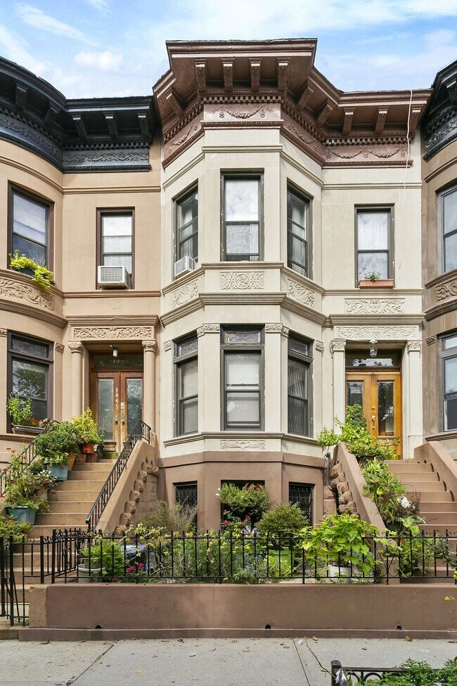 Foto del edificio - 1447 Dean St