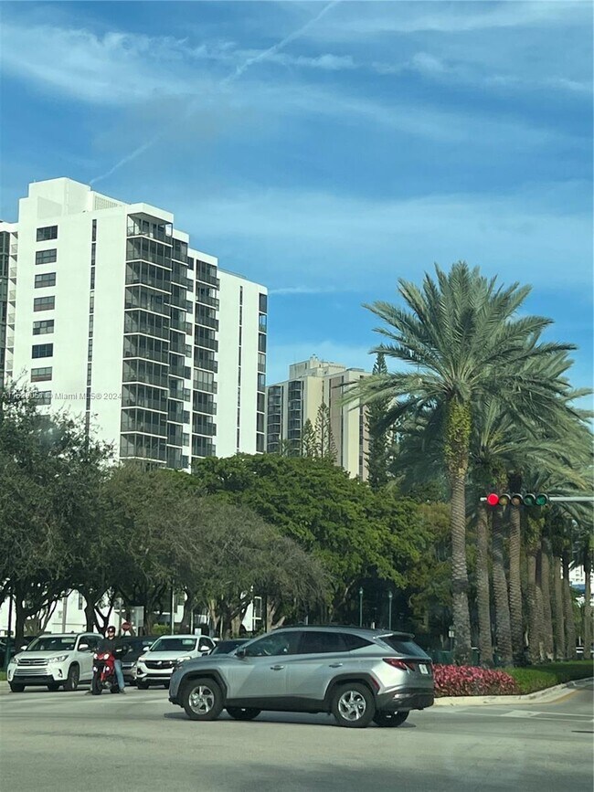 Foto del edificio - 20400 W Country Club Dr