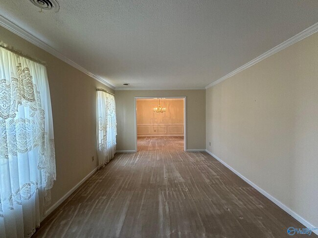Building Photo - 908 Cornelia Dr SE