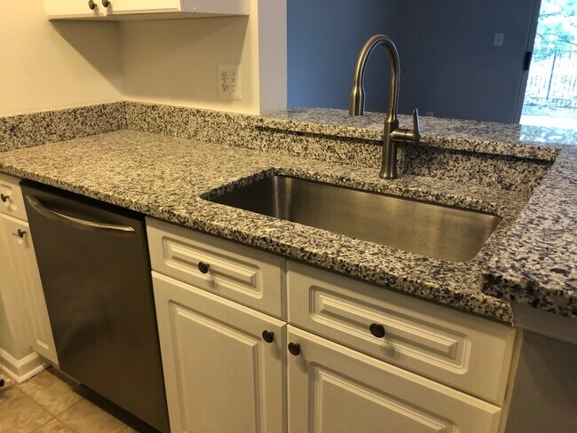Foto del edificio - 20292 Beechwood Terrace