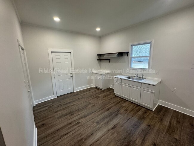 Building Photo - 525 N 8th St